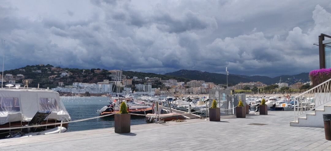 Vista del port de Sant Feliu de Guíxols
