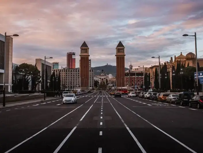 Fotografia de la Plaça espanya de Barcelona durant un vespre