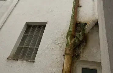 Retirada amiant i baixants d'uralita a Barcelona per a comunitats de veïns