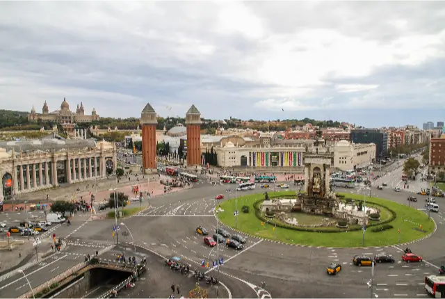 Panoràmica de Plaça Espanya des del centre comercial Les Arenes